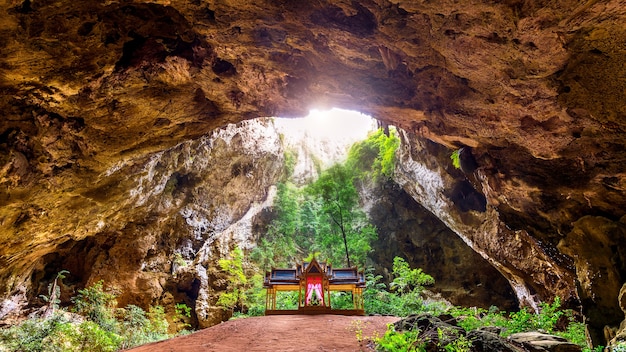 Grotta Phrayanakorn nella provincia di Prachuap Khiri Khan, Thailandia.