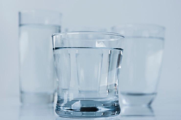 Foto gratuito gruppo di bicchieri d&#39;acqua