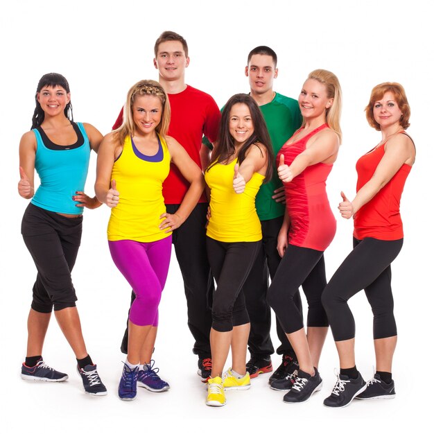 Gruppo di persone in abbigliamento fitness