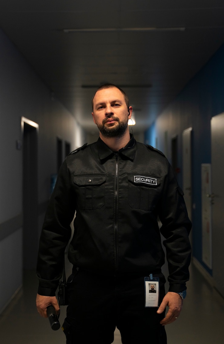 Foto gratuito guardia di sicurezza nell'area di lavoro