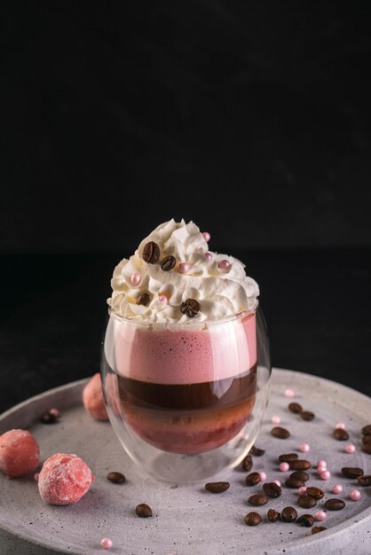 Gustosa cioccolata calda con panna