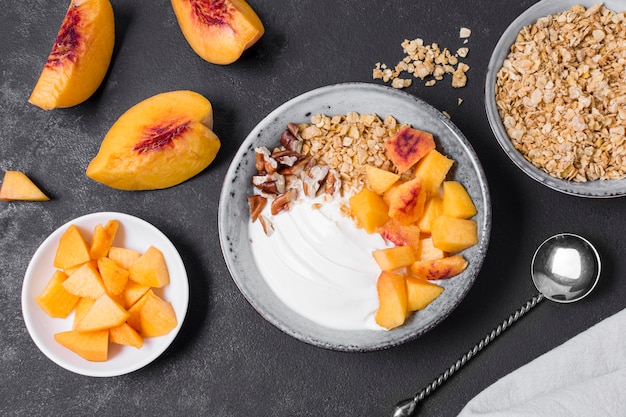 Gustosa colazione a base di avena e frutta