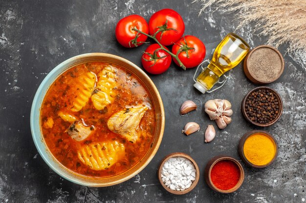 Gustosa zuppa di pollo con patate