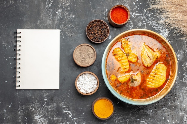 Gustosa zuppa di pollo con patate