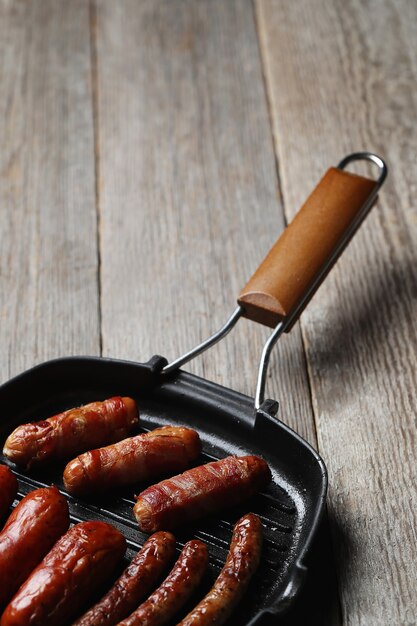 Gustose salsicce fritte. Cucina tedesca tradizionale