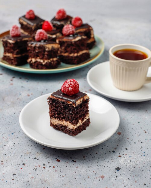 Gustose torte mini al cioccolato fatte in casa, vista dall'alto