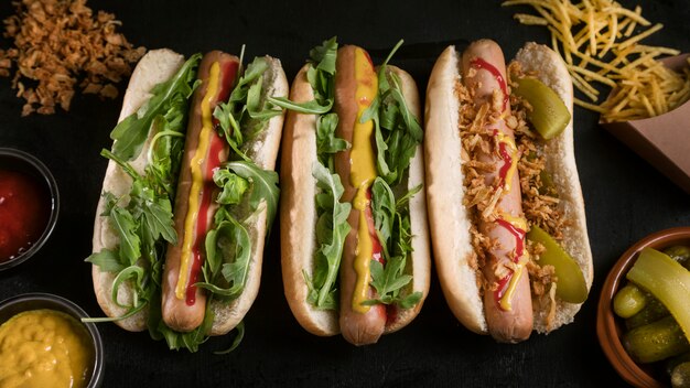 Gustosi hot dog da fast food con verdure