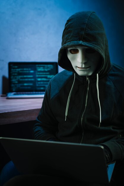 Hacker con laptop