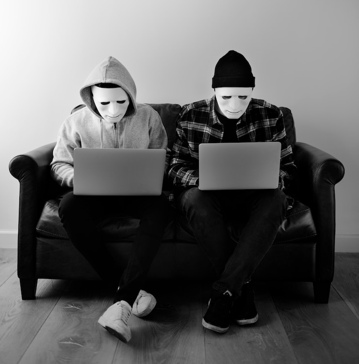 Foto gratuito hacker informatico e criminalità informatica