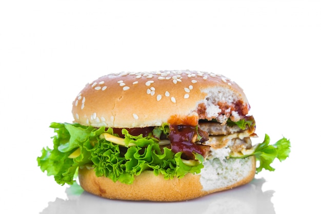 Hamburger con formaggio, lattuga e pomodori