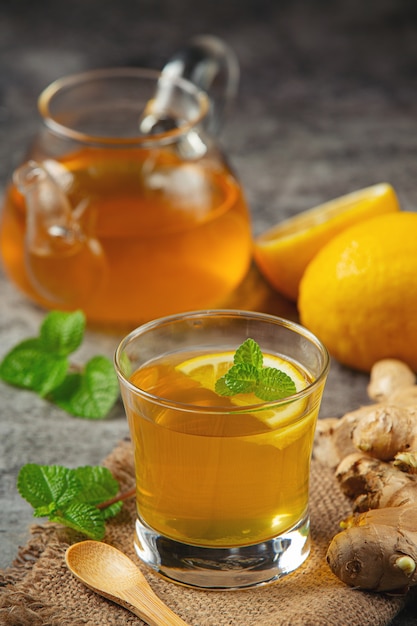 Honey Lemon Ginger Juice Prodotti alimentari e bevande dall'estratto di zenzero Concetto di nutrizione alimentare.