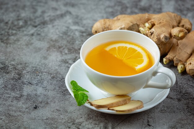 Honey Lemon Ginger Juice Prodotti alimentari e bevande dall'estratto di zenzero Concetto di nutrizione alimentare.