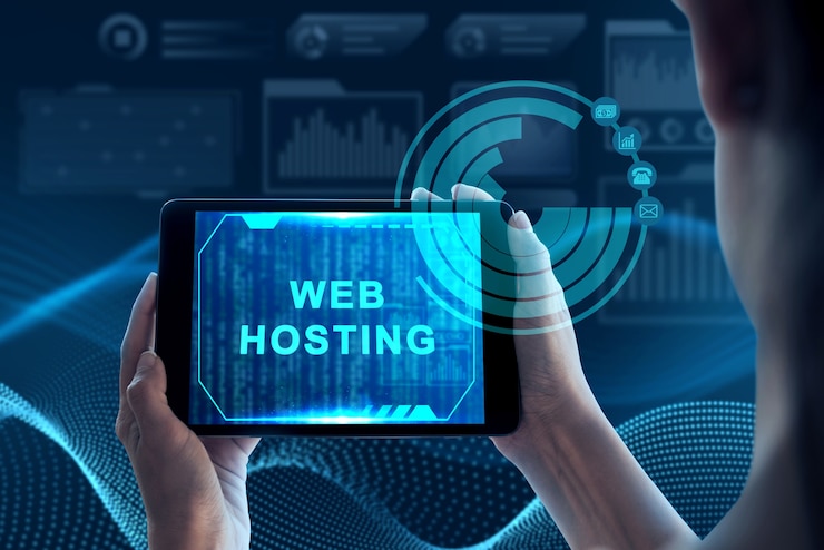 Foto gratuito hosting di siti web con tablet uomo che tiene