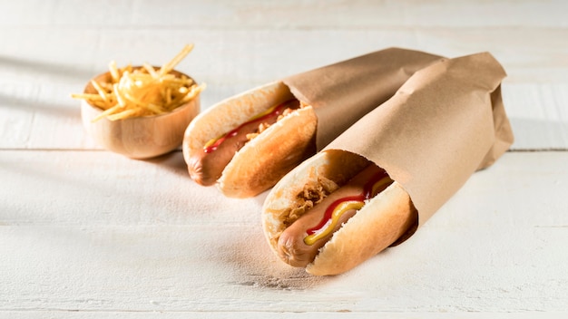 Hot dog e formaggio avvolti