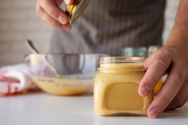 Hummus colorato e gustoso con ingredienti