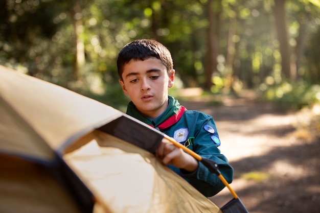 I bambini si divertono come boy scout