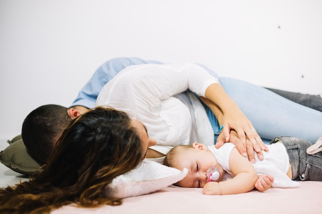 I genitori dormono con il bambino