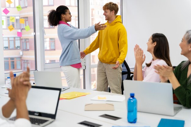 I lavoratori tornano in ufficio