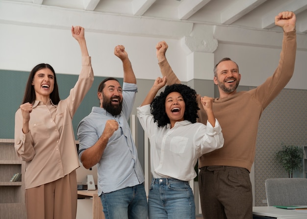 I membri dei sindacati lavorano insieme