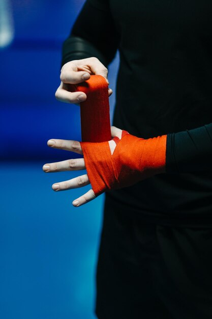 I pugili si allenano sul ring e in palestra