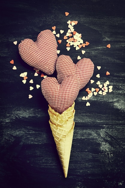 Ice Cream Horn con innamorati su una lavagna. Amore, San Valentino