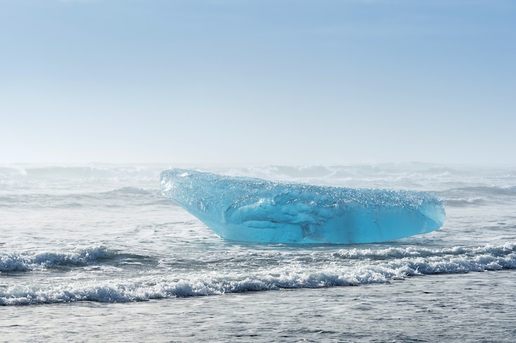 Foto gratuito iceberg nel lago glaciale di jokulsarlon, islanda.