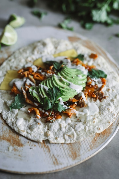 Idea di ricetta di fotografia di cibo di quesadilla di funghi fatti in casa