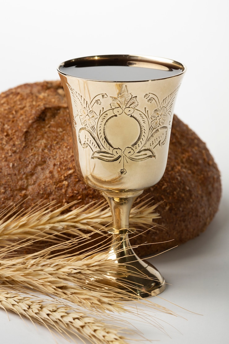 Foto gratuito il concetto di santa comunione con il vino