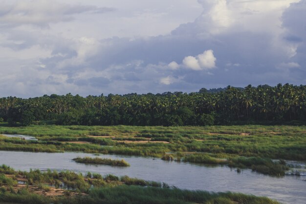 Il fiume Bharatha con pochissima acqua