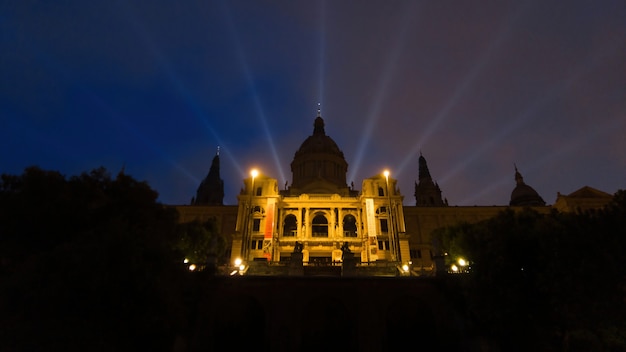 Il Palau Nacional di Barcellona di notte, luci notturne, Spagna