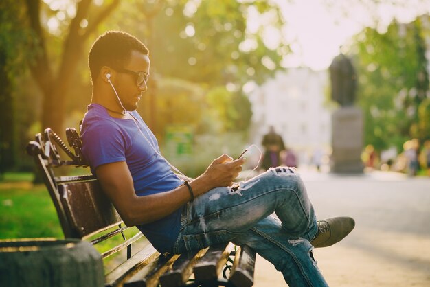 Il ragazzo con il telefono