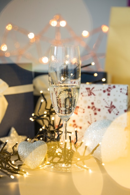 Illuminazione natalizia e confezione regalo