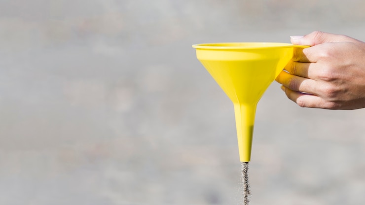 Foto gratuito imbuto in plastica per copia-spazio
