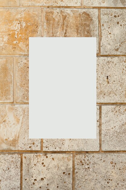Immagine in bianco su un muro di cemento