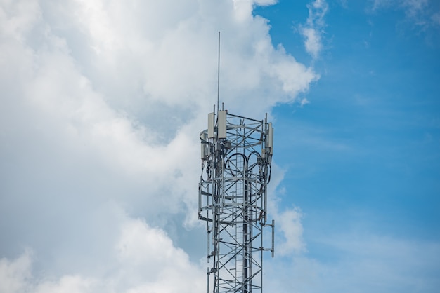 Incredibile bel cielo con nuvole - Con antenna