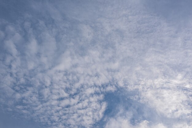 Incredibile bel cielo con nuvole