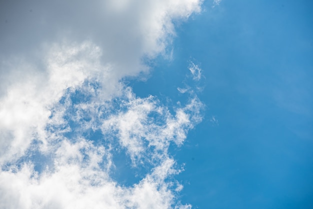 Incredibile bel cielo con nuvole