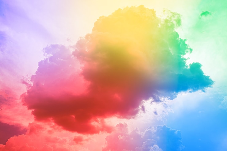 Foto gratuito incredibile bellissimo cielo artistico con nuvole colorate