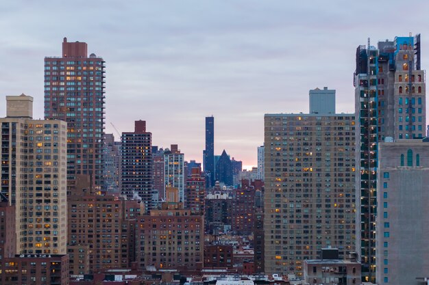 Incredibile vista del paesaggio urbano di New York su una bellissima alba