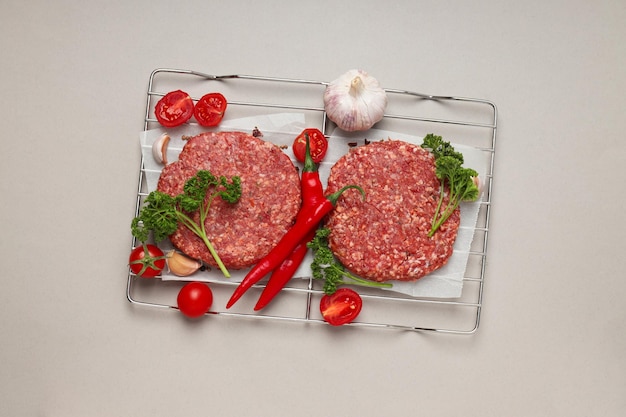 Ingrediente per cucinare carne macinata alla griglia