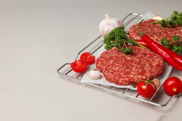 Ingrediente per cucinare carne macinata alla griglia