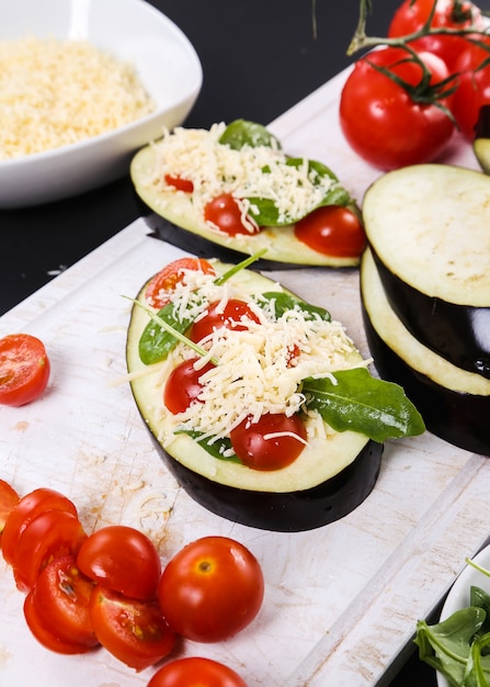 ingredienti per la pizza alle melanzane