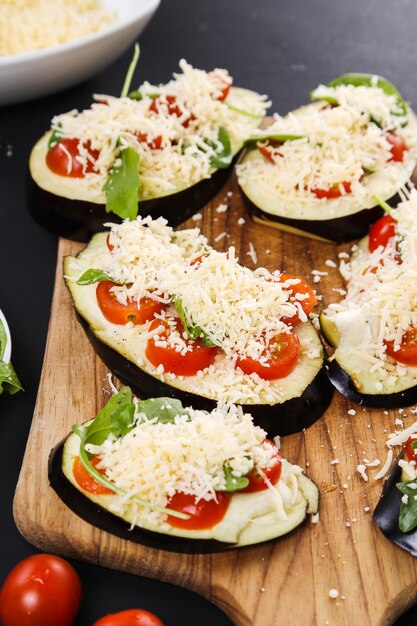 ingredienti per la pizza alle melanzane