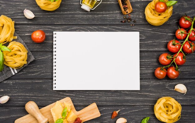 Ingredienti per notebook per il cibo italiano