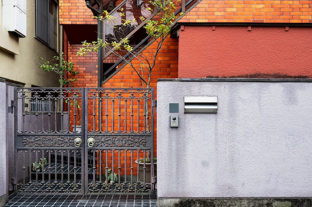 Ingresso e recinzione della casa giapponese