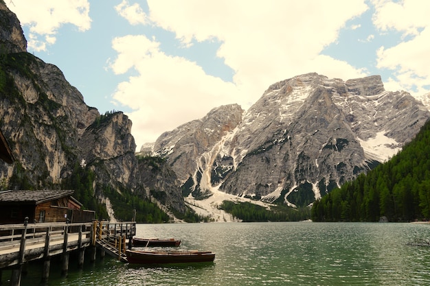 Inquadratura orizzontale del lago di Braies