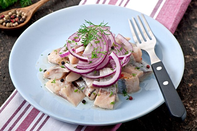 Insalata di aringhe con cipolla