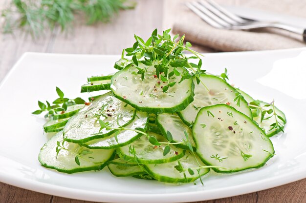 Insalata di cetrioli freschi