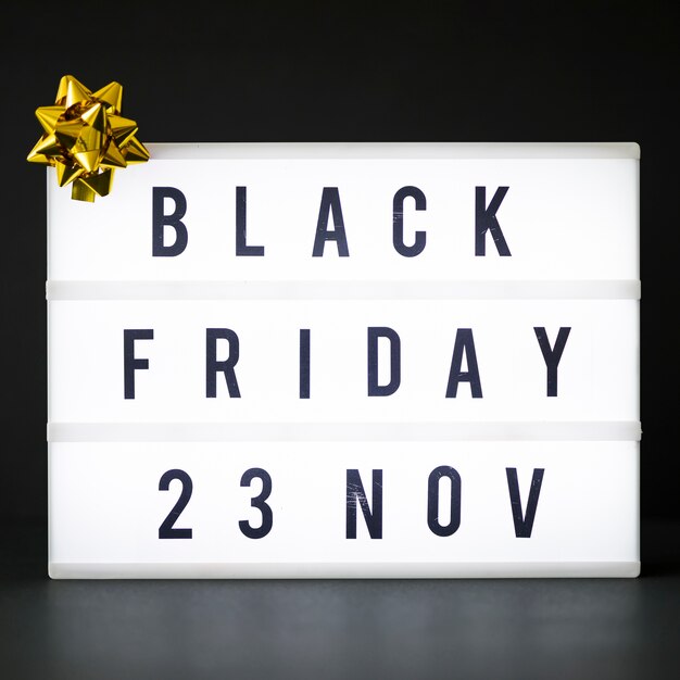 Iscrizione del Black Friday a bordo bianco