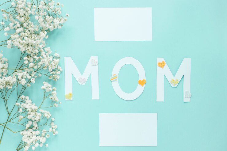 Foto gratuito iscrizione di mamma con rami di fiori e carte